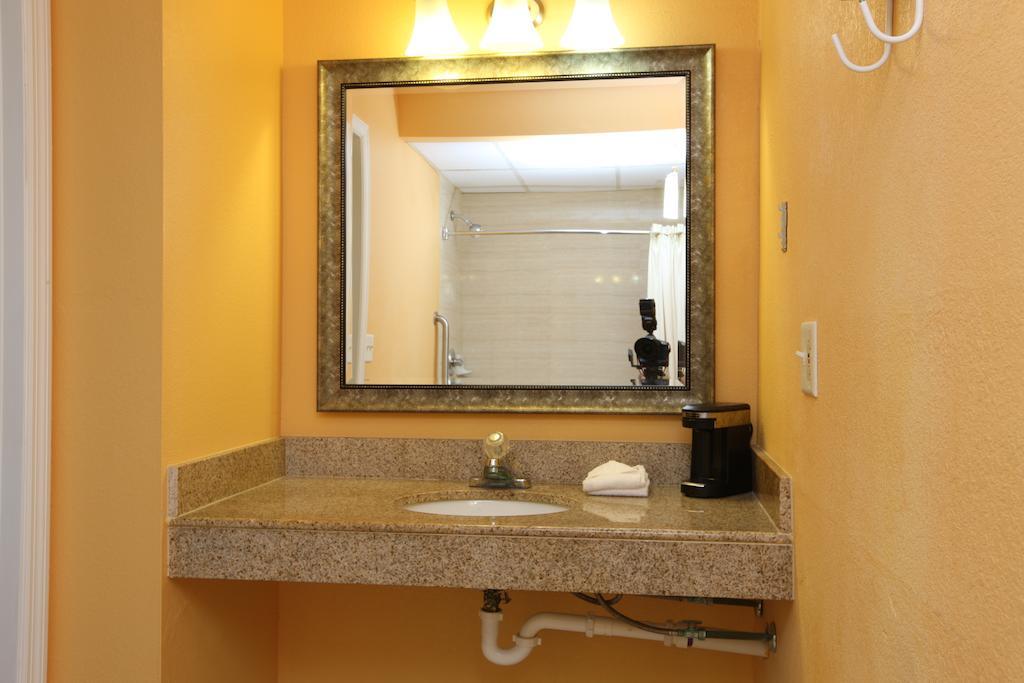 Blue Sky Inn Glens Falls-Saratoga-Lake George Δωμάτιο φωτογραφία
