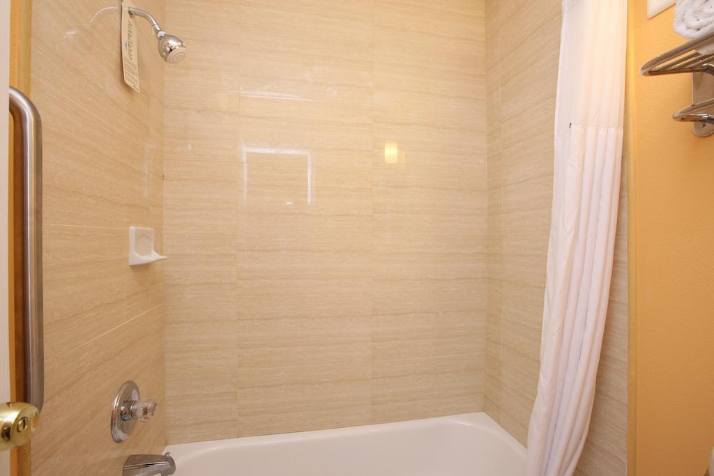Blue Sky Inn Glens Falls-Saratoga-Lake George Δωμάτιο φωτογραφία