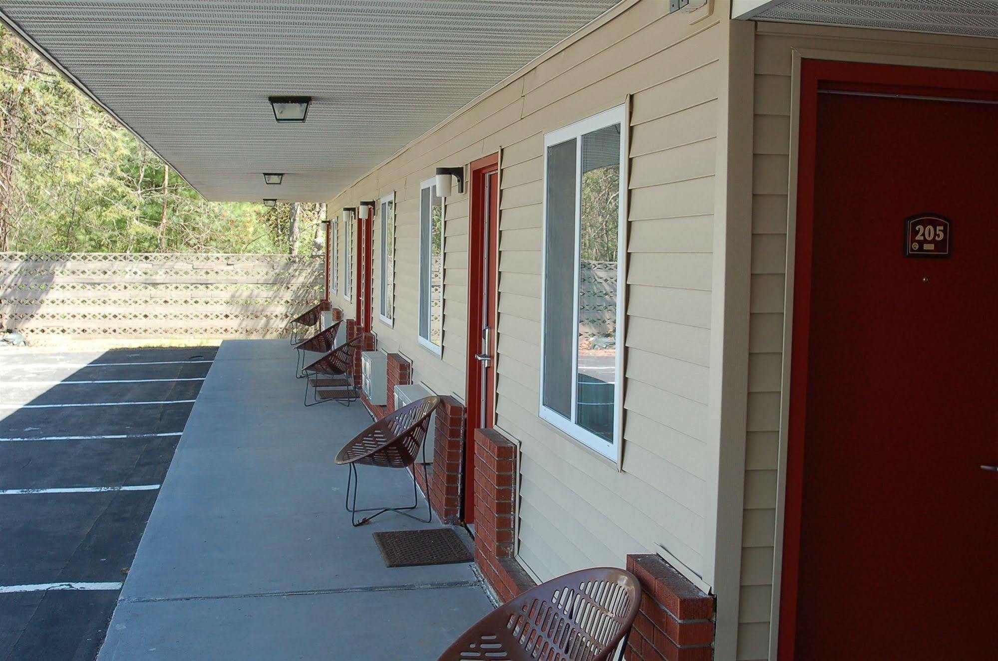 Blue Sky Inn Glens Falls-Saratoga-Lake George Εξωτερικό φωτογραφία