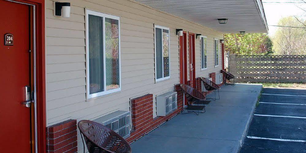 Blue Sky Inn Glens Falls-Saratoga-Lake George Εξωτερικό φωτογραφία