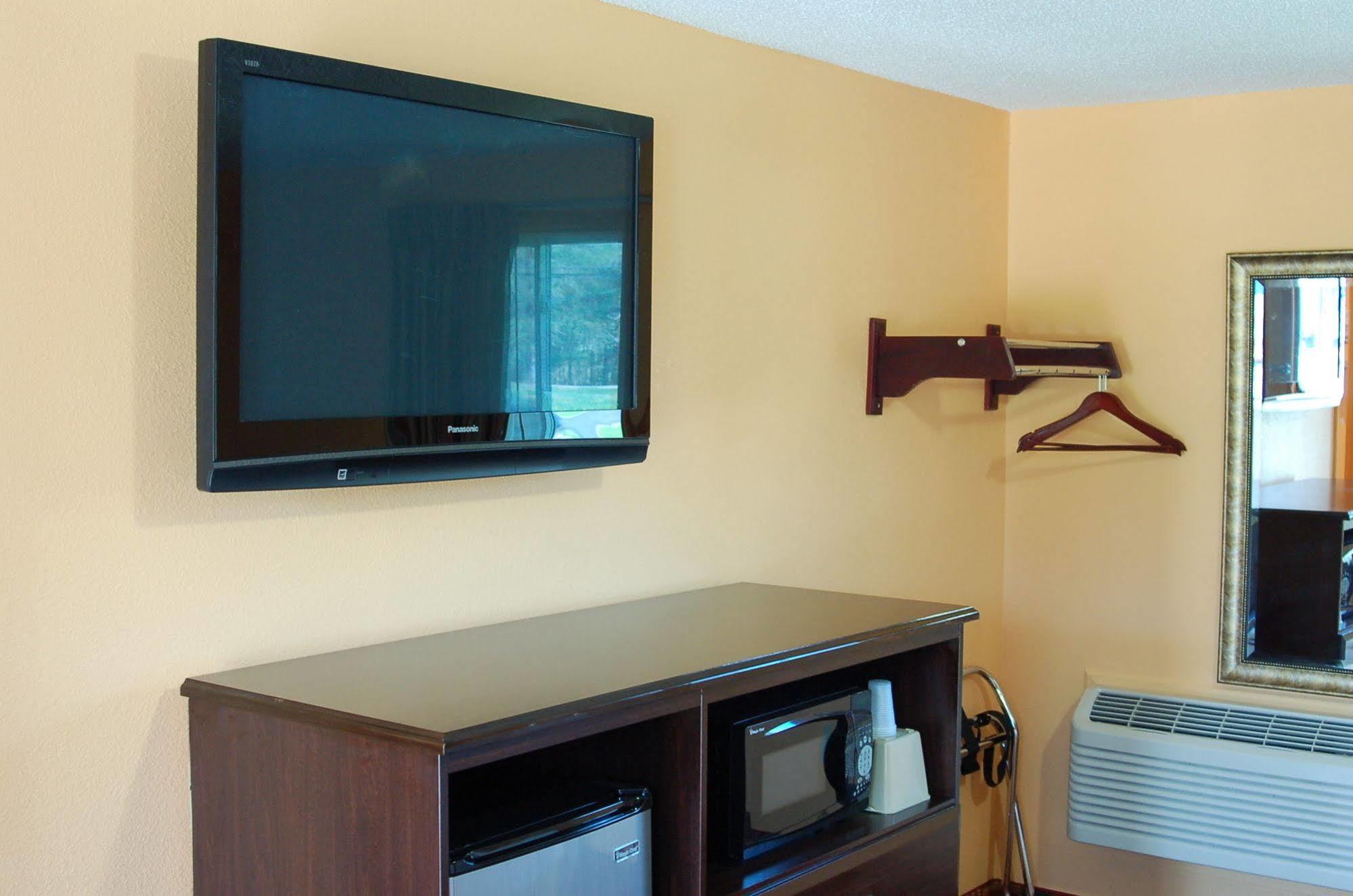 Blue Sky Inn Glens Falls-Saratoga-Lake George Εξωτερικό φωτογραφία