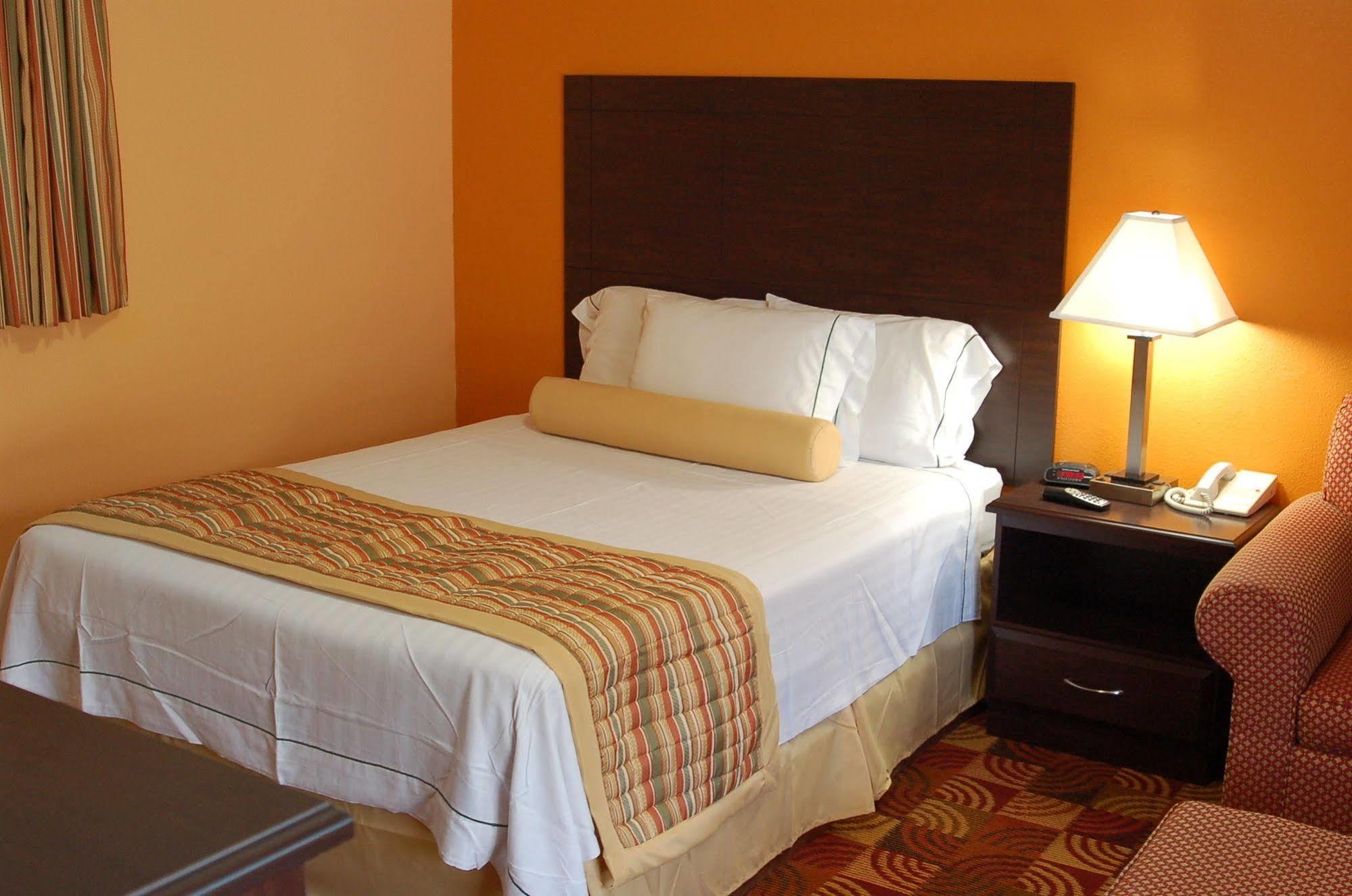 Blue Sky Inn Glens Falls-Saratoga-Lake George Εξωτερικό φωτογραφία