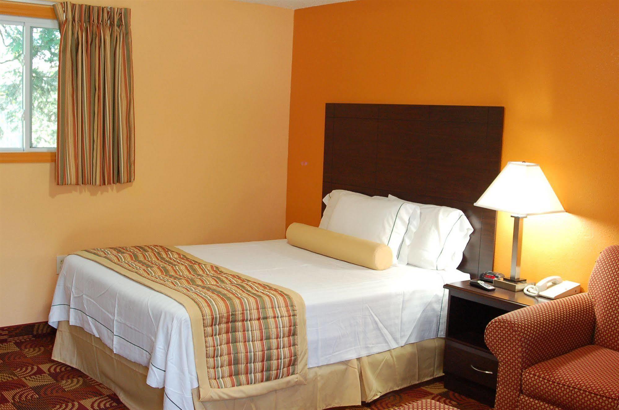 Blue Sky Inn Glens Falls-Saratoga-Lake George Εξωτερικό φωτογραφία