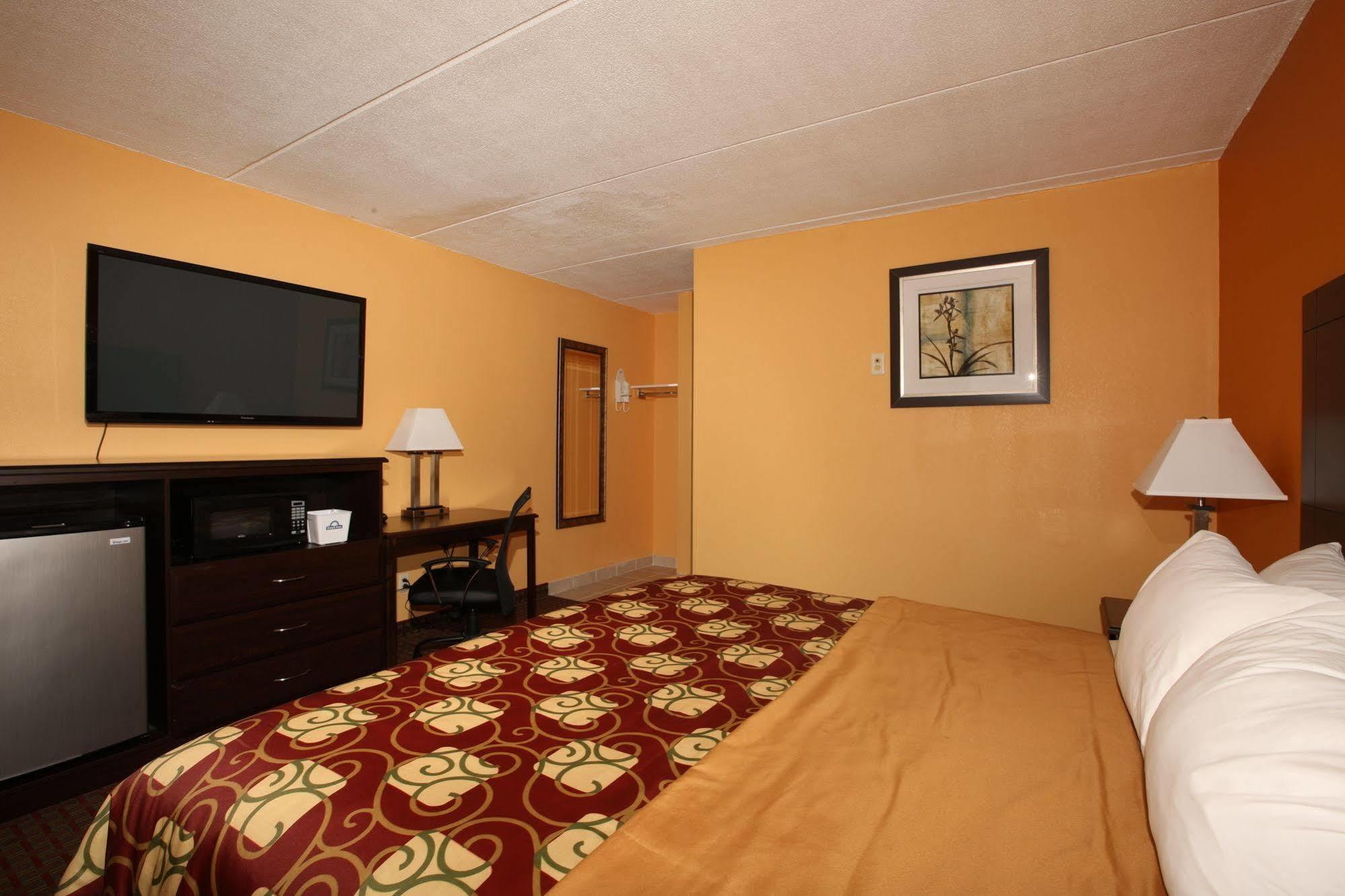 Blue Sky Inn Glens Falls-Saratoga-Lake George Εξωτερικό φωτογραφία