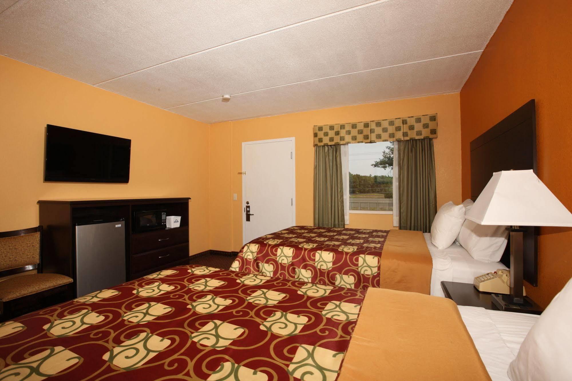 Blue Sky Inn Glens Falls-Saratoga-Lake George Εξωτερικό φωτογραφία