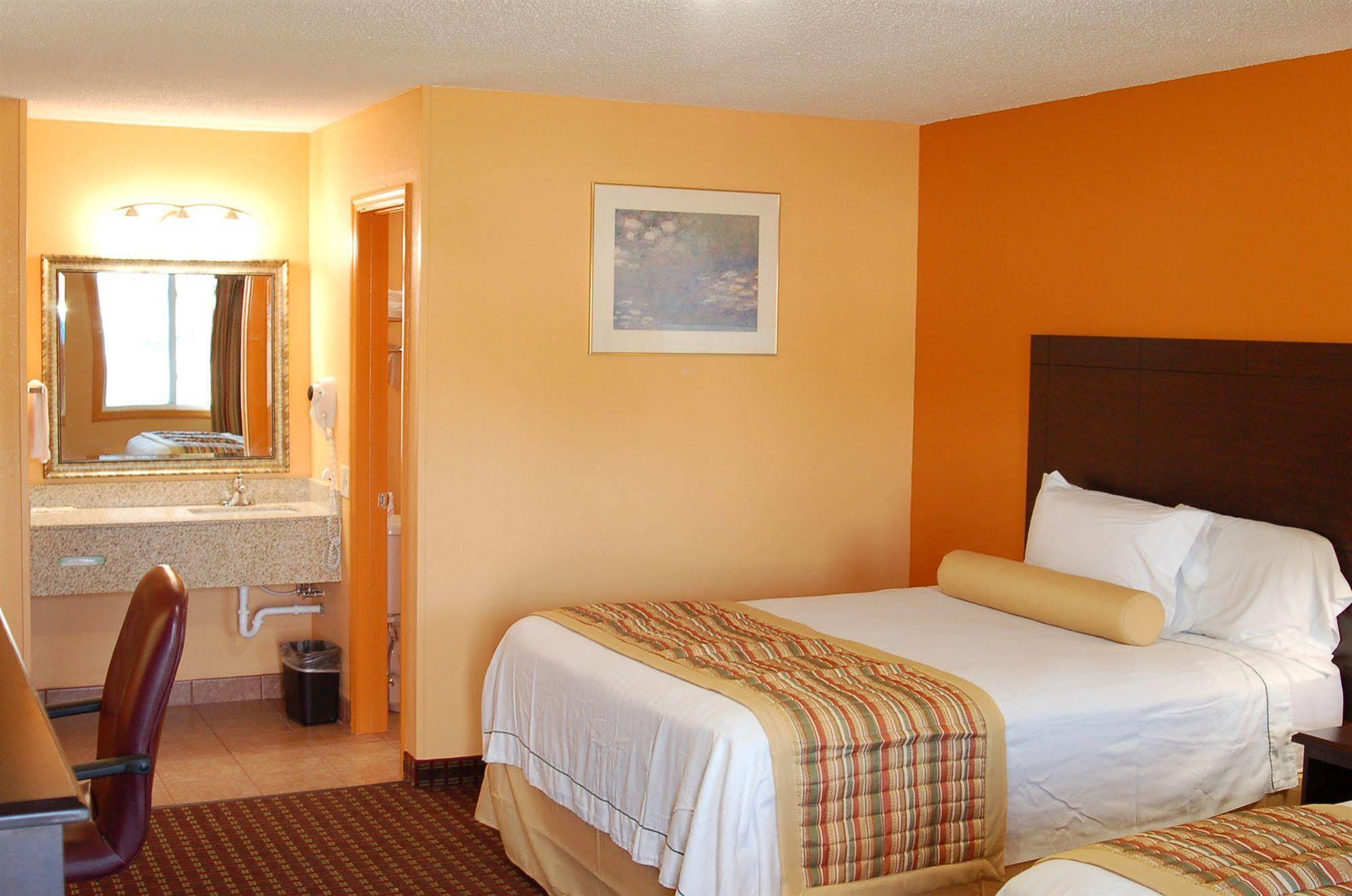 Blue Sky Inn Glens Falls-Saratoga-Lake George Εξωτερικό φωτογραφία
