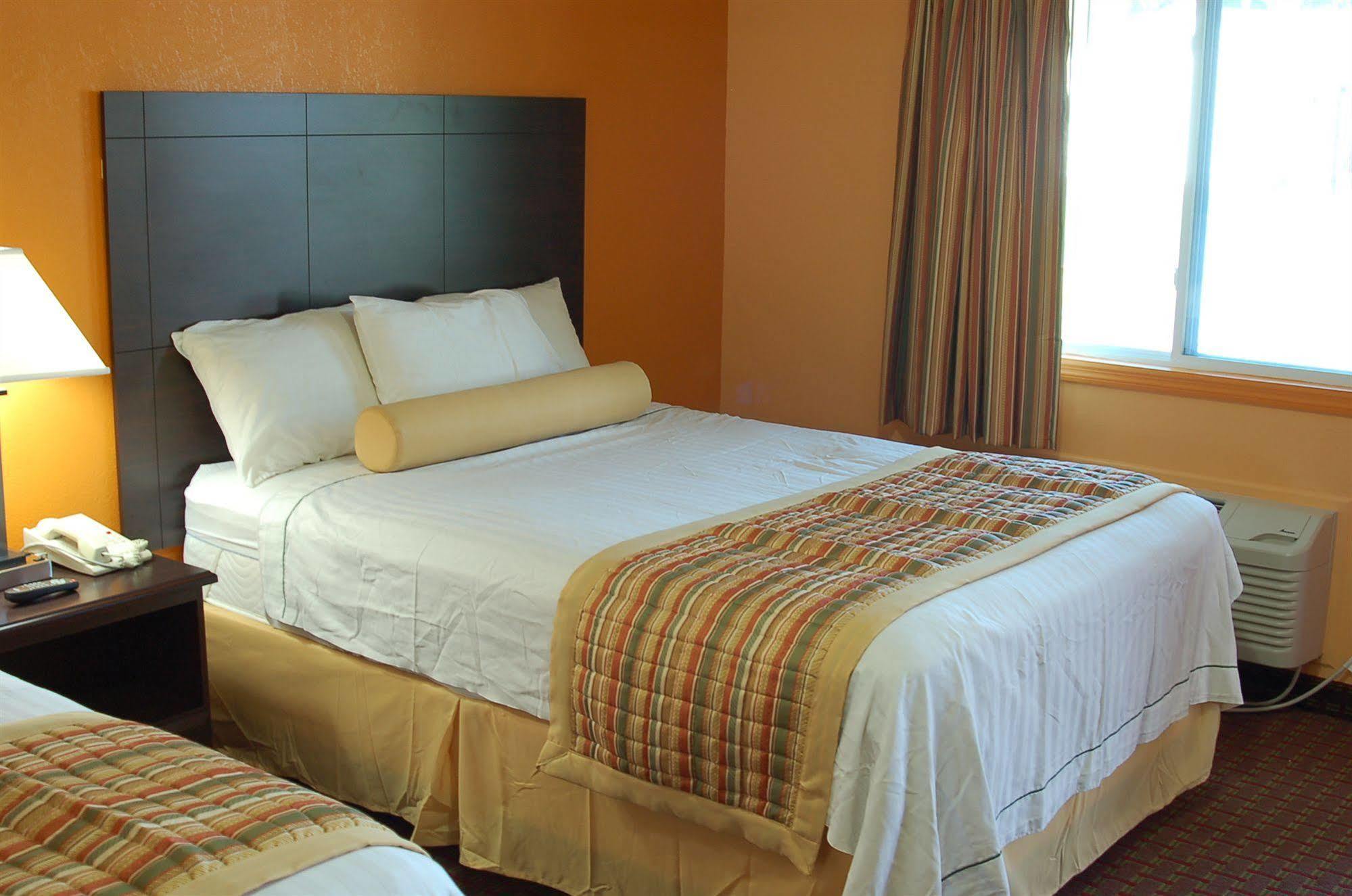 Blue Sky Inn Glens Falls-Saratoga-Lake George Εξωτερικό φωτογραφία