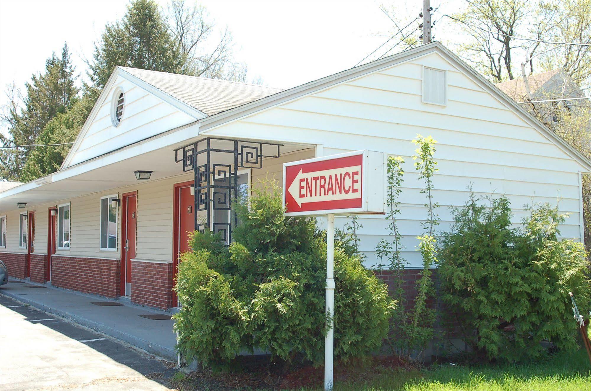 Blue Sky Inn Glens Falls-Saratoga-Lake George Εξωτερικό φωτογραφία