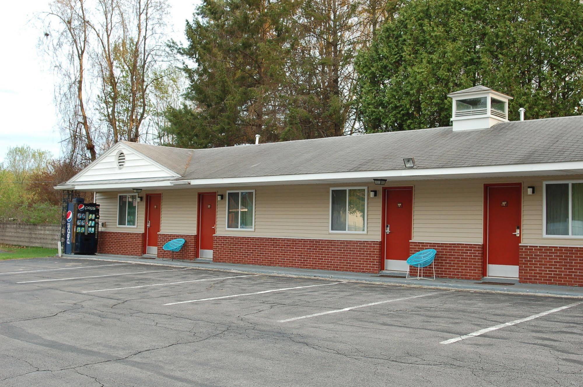 Blue Sky Inn Glens Falls-Saratoga-Lake George Εξωτερικό φωτογραφία